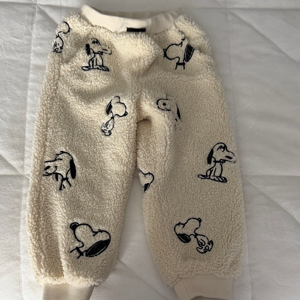 Zara Kids size 5 Cozy Cream Snoopy Fleece Pants
